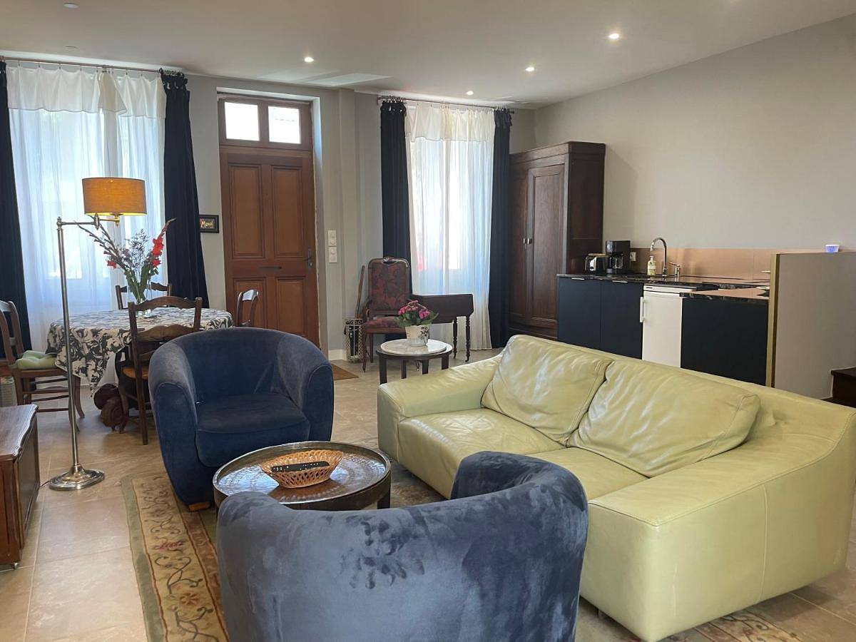 Maison Thalie Chambres d'hôtes 2 chambres doubles 2 Sdb in La Rochelle, Région de La Rochelle