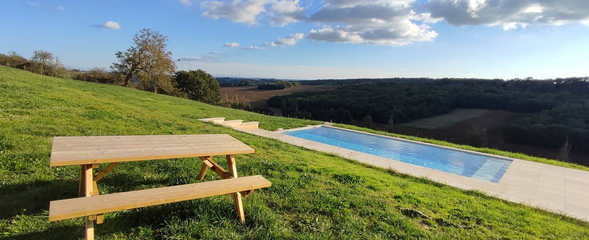 Gîte pour 14 personnes, avec piscine et sauna ainsi que terrasse et jardin, animaux acceptés