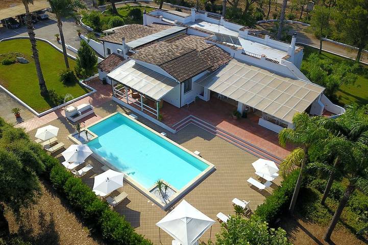 Villa for 16 people, with hot tub and balcony as well as pool and garden, with pets - 1