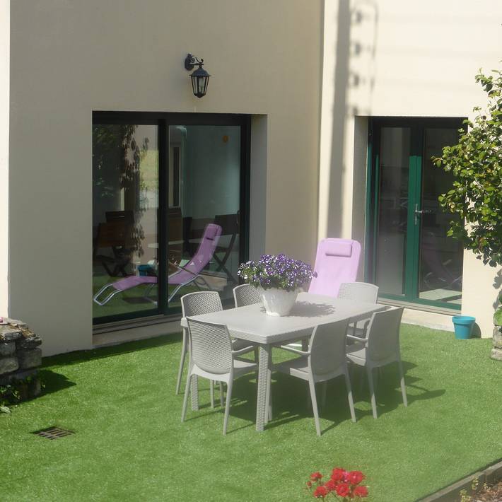 Maison 'Gite Paradis Des Oiseaux Du Jardin' avec piscine privée, terrasse privée et jardin privé in Quédillac, Région de Rennes