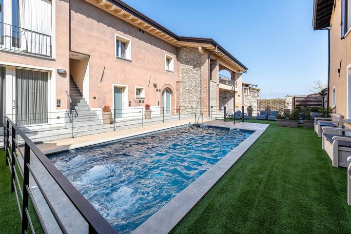 Appartamento intero, Appartamento 'Villa Fontanelle Gardapartments 2' con Piscina & Wi-Fi in Polpenazze del Garda, Prealpi Gardesane