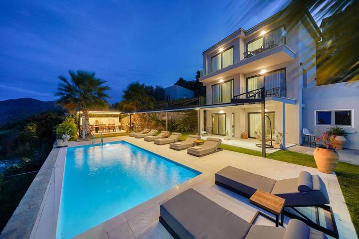 Landhaus für 10 Personen, mit Ausblick und Pool sowie Garten - 1