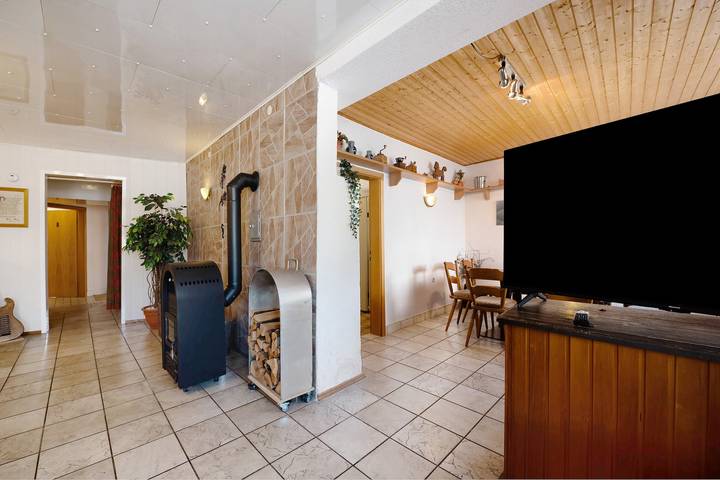 Apartamento entero, Apartamento de vacaciones "Wiesental" con Wi-Fi, estufa de leña y jardín compartido in Meisburg, Eifel Volcánica