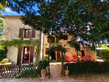 Gîte pour 6 personnes, avec terrasse ainsi que jardin et piscine à Chef-Boutonne