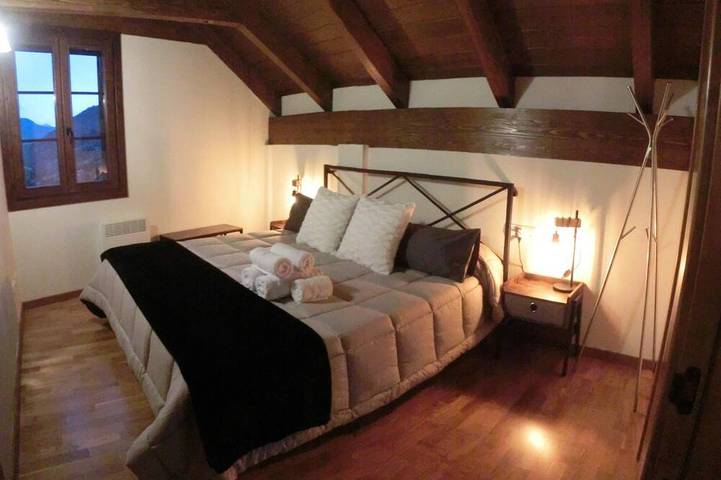 Location de vacances pour 8 personnes, avec Terrasse et Jardin dans Isavarre