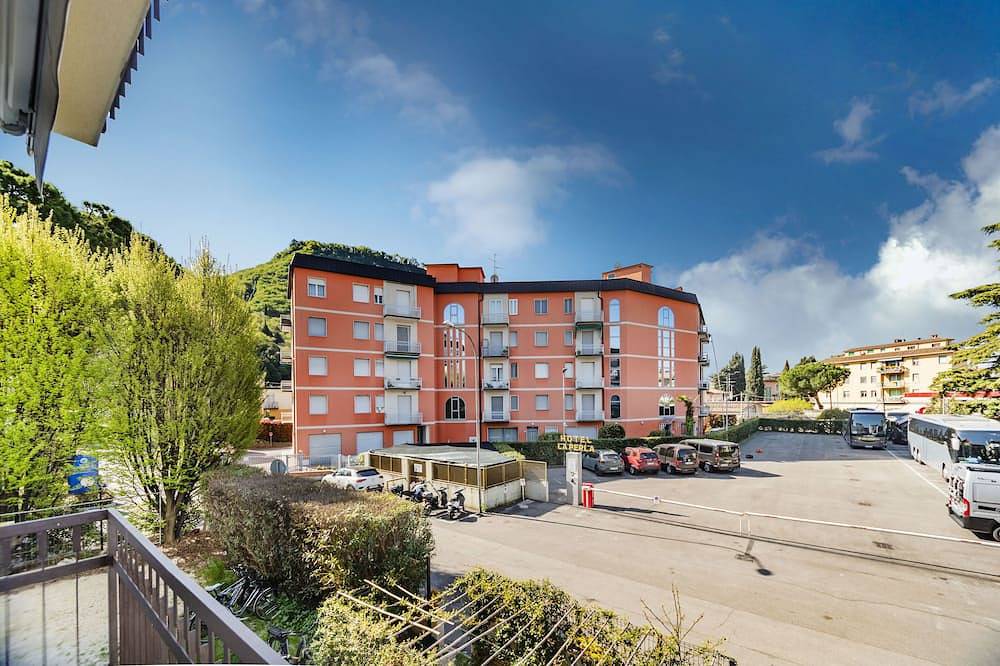 Ganze Wohnung, Residence Belvedere - ristrutturato con Wifi in Caprino Veronese, Gardasee-Berge
