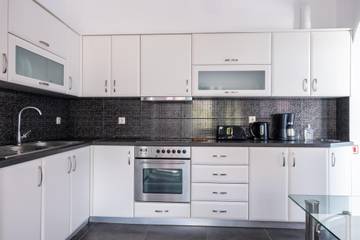 Apartment for 5 People in Perissa, Santorini, Photo 4