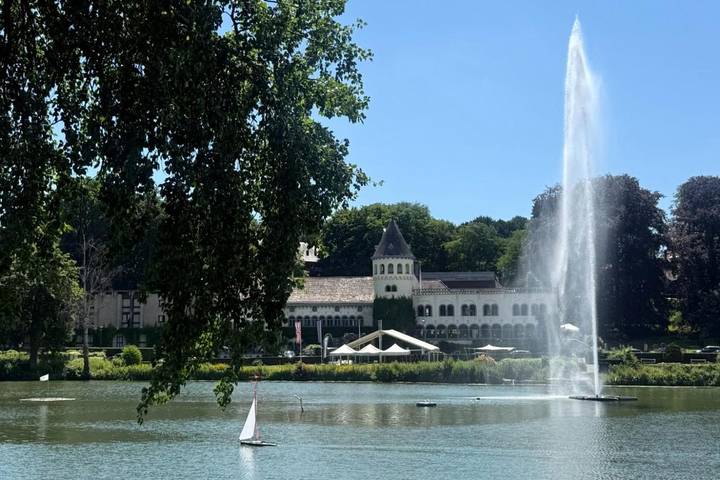 Hôtel pour 3 personnes, avec Jacuzzi et Terrasse ainsi que Jardin et Piscine dans Lac de Genval