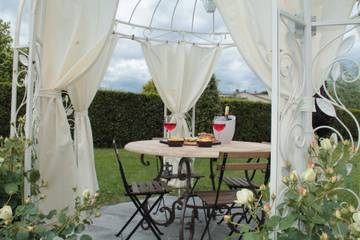 Gîte pour 6 personnes, avec jardin ainsi que piscine et balcon à Montecarlo (Toscane)