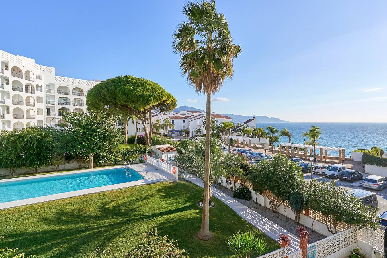 Ganze Wohnung, Ferienwohnung "Carabeo 23" mit Meerblick und direktem Zugang zum Strand in Nerja, Costa del Sol