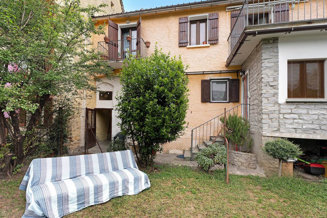 Entire apartment, Apartment "Casa del Sole" with Mountain View & Wi-Fi in Comune di Toceno, Ticino Alps and Verbano