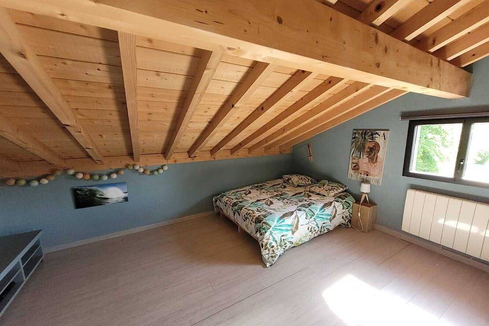 Peaceful wooden house in a green setting 10 minutes from the beach! in Le Porge, Parque natural regional del Médoc
