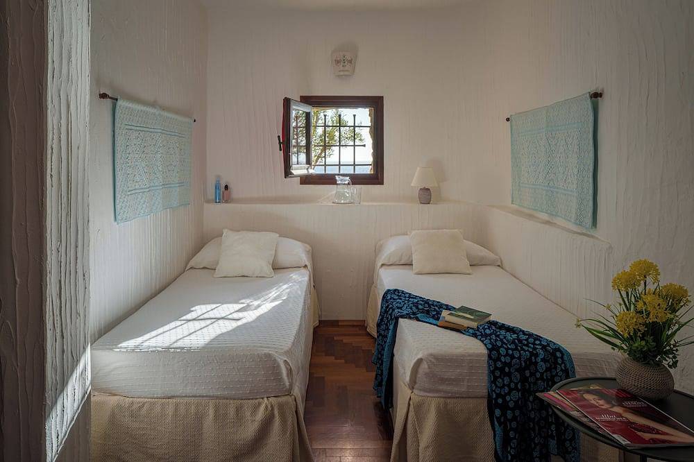 Villa three palms in Geremeas, Torre delle Stelle