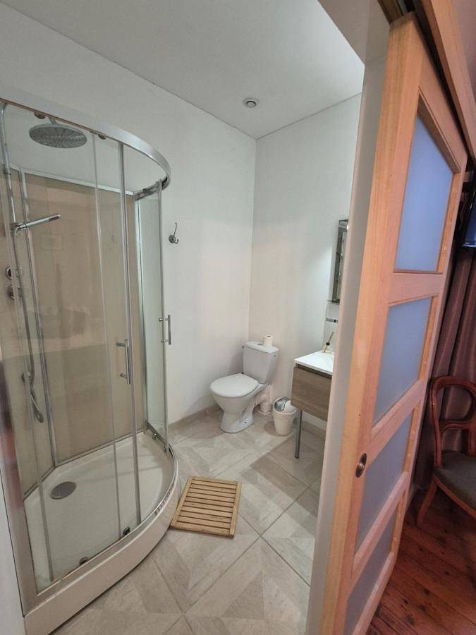 Five-Bedroom House in Nouans-les-Fontaines, Région de Loches
