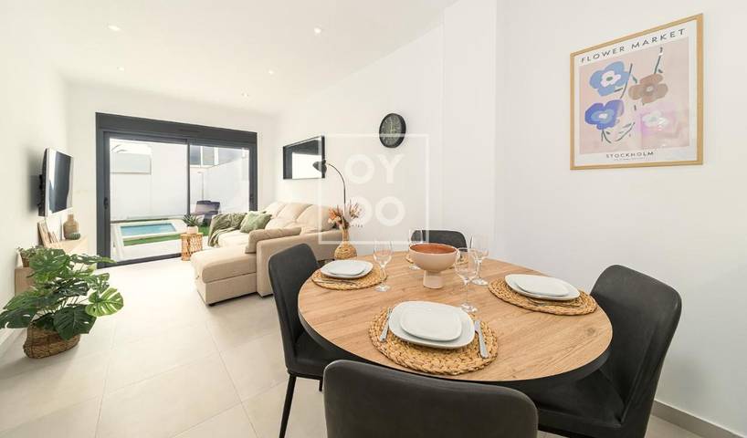 Chalet para 4 personas, con piscina además de jardín y terraza en Pilar de la Horadada