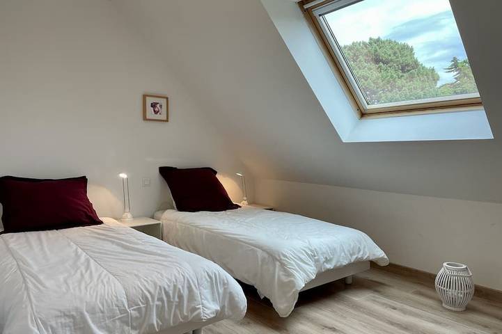 Location de vacances pour 8 personnes, avec jardin et terrasse dans Plage De Saint Guirec Ploumanac H - 4