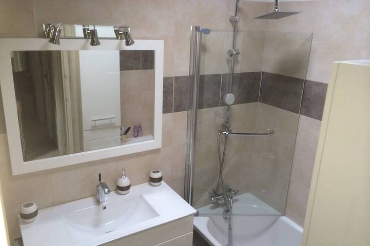 Location de vacances pour 6 personnes, avec balcon ainsi que piscine et jardin à Bastelicaccia - 3