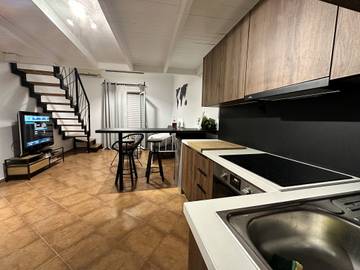 Ferienwohnung für 6 Personen, mit Garten und Balkon sowie Meerblick in Heraklion