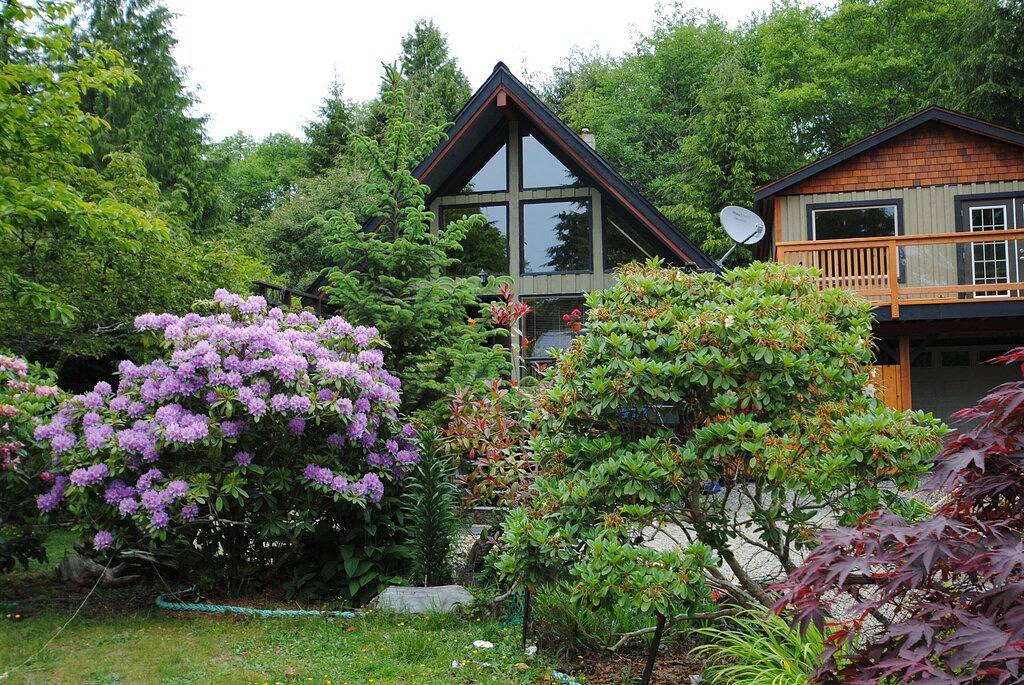 The Hacienda on South Chesterman. One minute walk to the beach. Relax and Unwind in Tofino, Alberni-Clayoquot Regional District