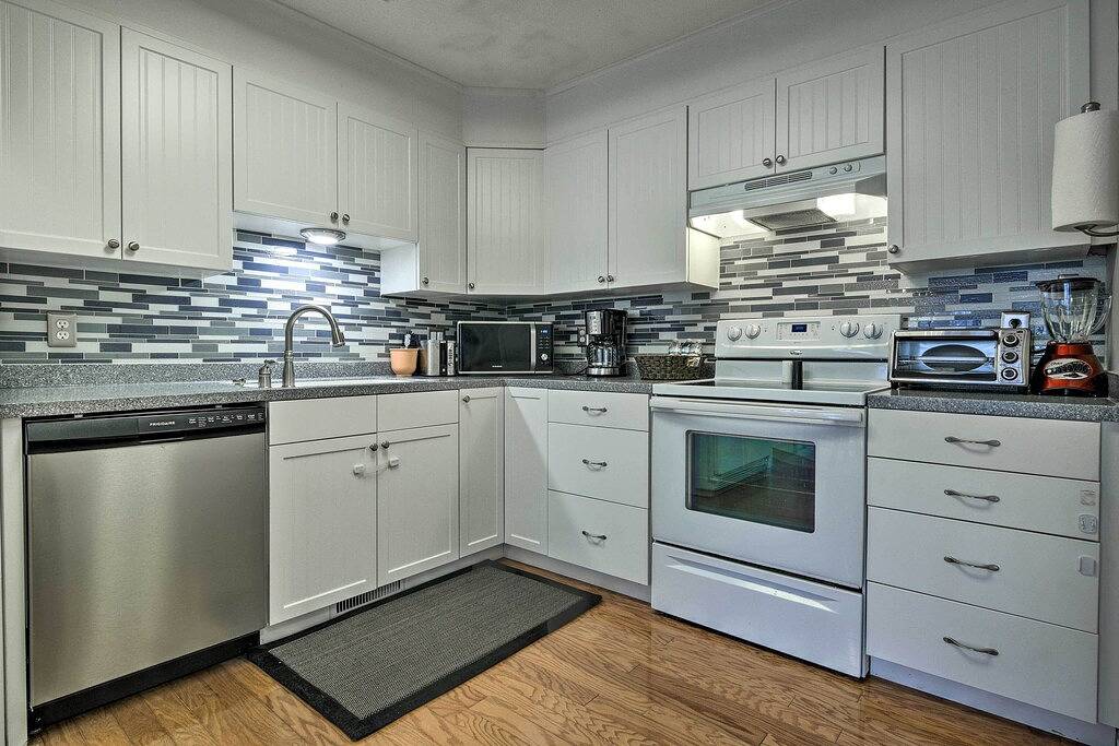 Ganze Wohnung, Neu! Pinehurst Condo ~ 2 Mi nach Downtown & Resort! in Pinehurst, Moore County