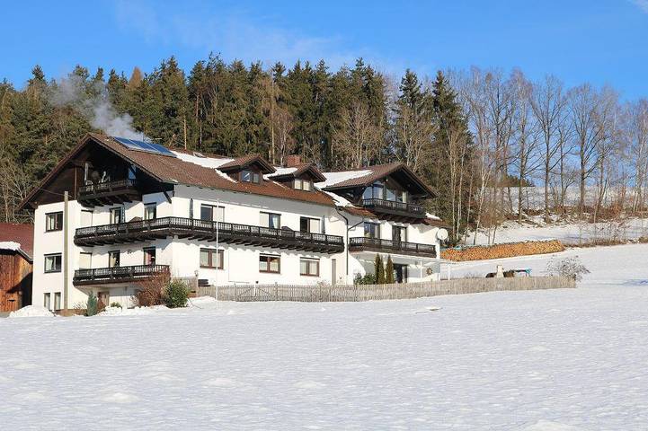 Ganze Ferienwohnung, Ferienwohnungen Penzkofer ***** - Ferienwohnung Himmelwies (40qm) mit großem Balkon in Viechtach, Ostbayern