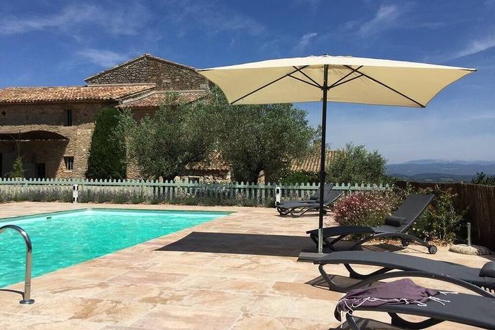 Maison de vacances pour 12 personnes, avec jardin et terrasse à Lacoste