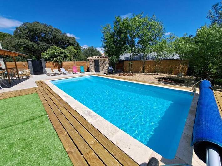 Chalet para 10 personas, con jardín además de terraza y piscina - 1