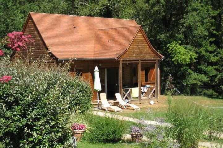 Gîte pour 6 personnes, avec Balcon/Terrasse et Terrasse ainsi que Jardin et Piscine
