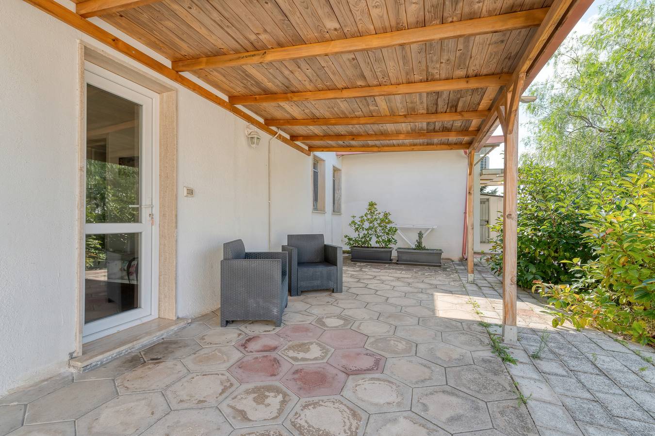 Appartement entier, Appartement 'Florence - Bilocale 1' avec terrasse privée, Wi-Fi et climatisation in Torre Lapillo, Golfe de Tarente