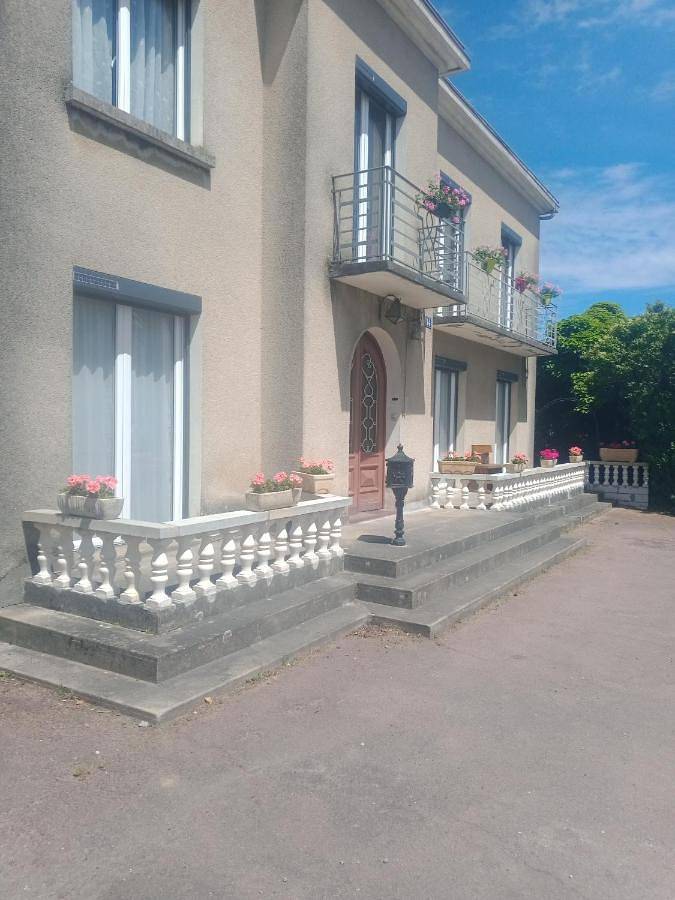 Chambre d’hôte pour 2 personnes, avec Terrasse et Jardin ainsi que Piscine et Vue