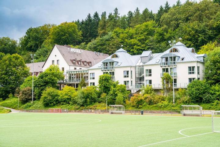 Hotel, mit Terrasse und Pool sowie Sauna in Barsinghausen