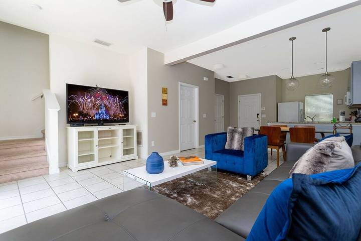 Vacation home for 9 people, with balcony and pool in Kissimmee