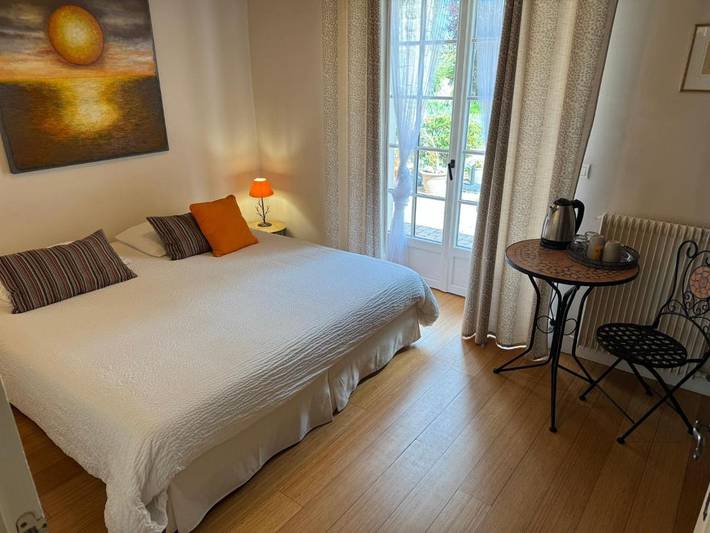 Chambre d’hôte pour 2 personnes, avec terrasse et jardin ainsi que piscine et vue dans Côte-d'Or - 4