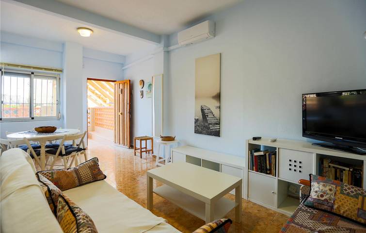 Cozy Beachside Apartment with Terrace & Parking in Playa de Los Urrutias (Cartagena), Cartagena