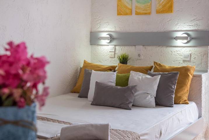 Appart’hôtel pour 2 personnes, avec Balcon et Terrasse ainsi que Jardin et Piscine