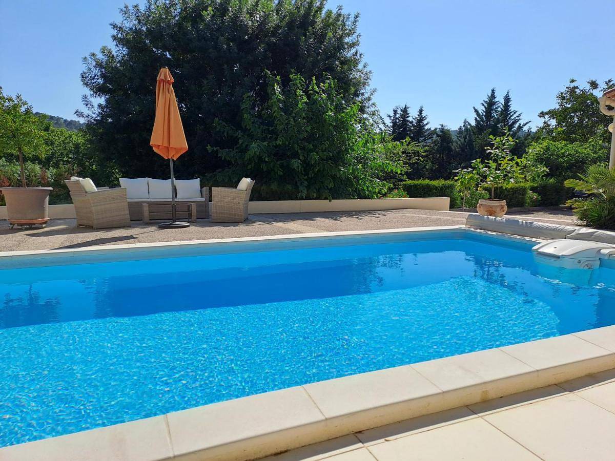 Double Room with Private Bathroom in Barjols, Région de Brignoles