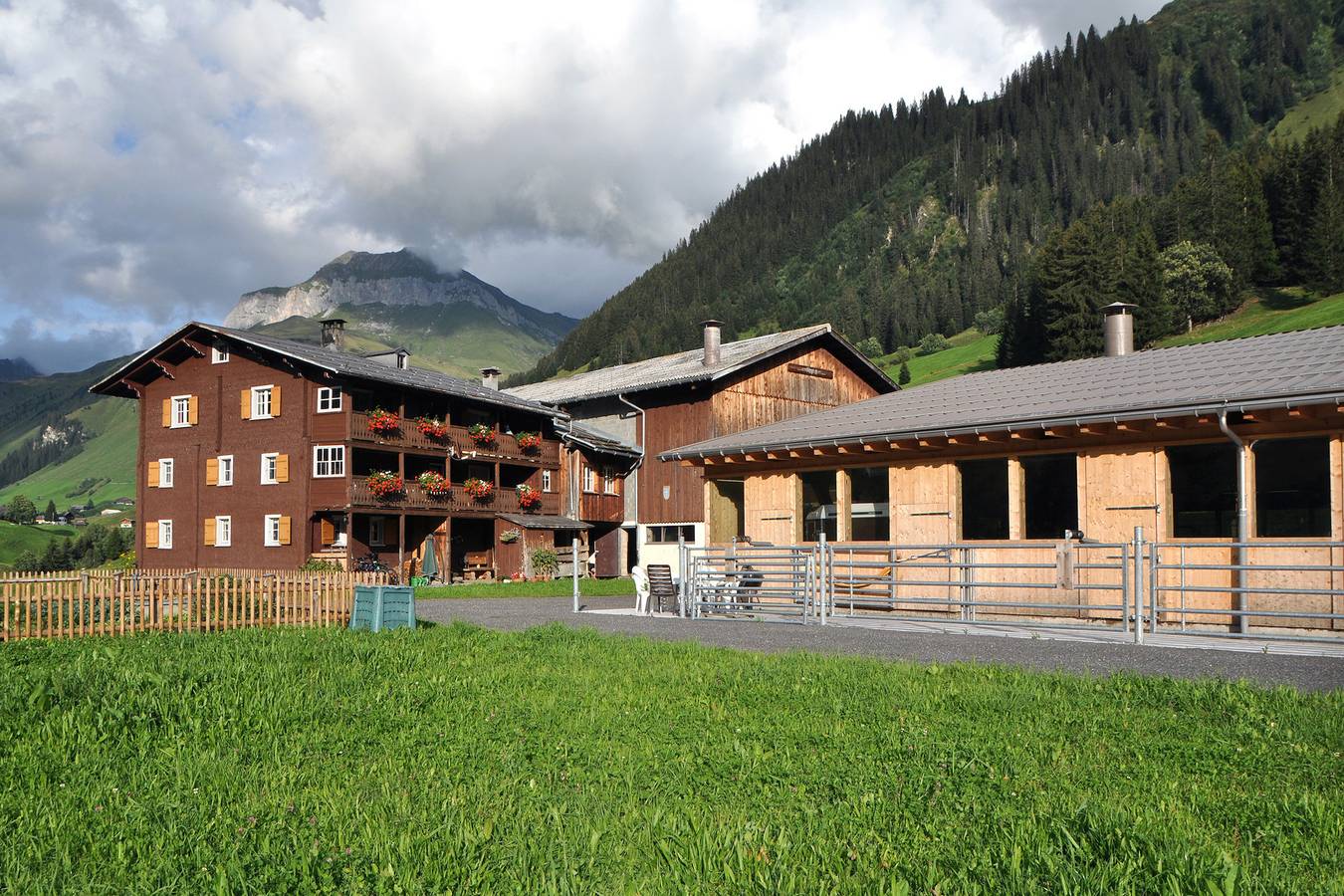 Appartement de vacances entier, Ferienwohnung Gürgetschhof - 4.5-Zimmerwohnung für 5 Personen, 67qm in Ascharina, St. Antönien