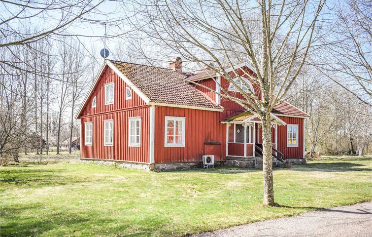 Hus för 6 Personer med trädgård in Kronobergs
