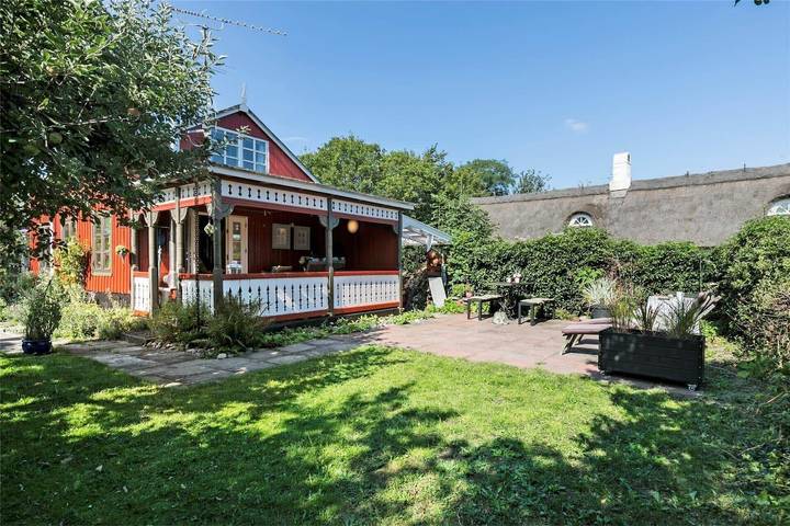 Ferieudlejning for 2 personer, med have og balkon i Gudhjem