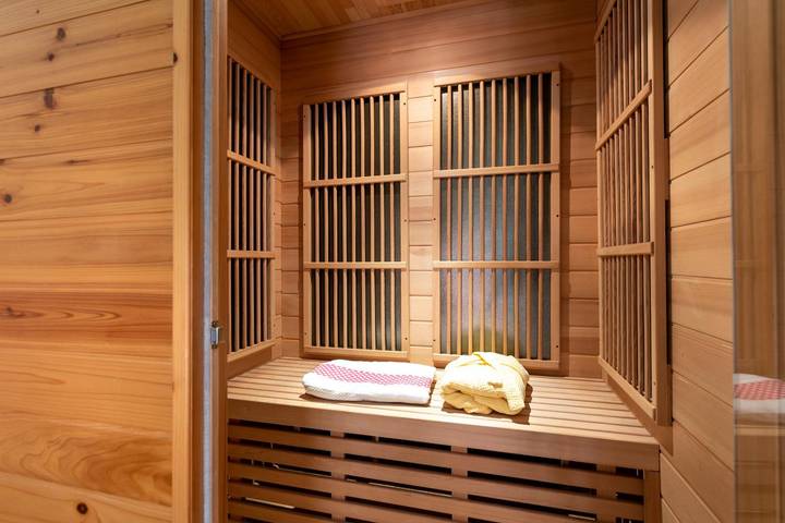 Gîte pour 8 personnes, avec terrasse ainsi que jardin et sauna