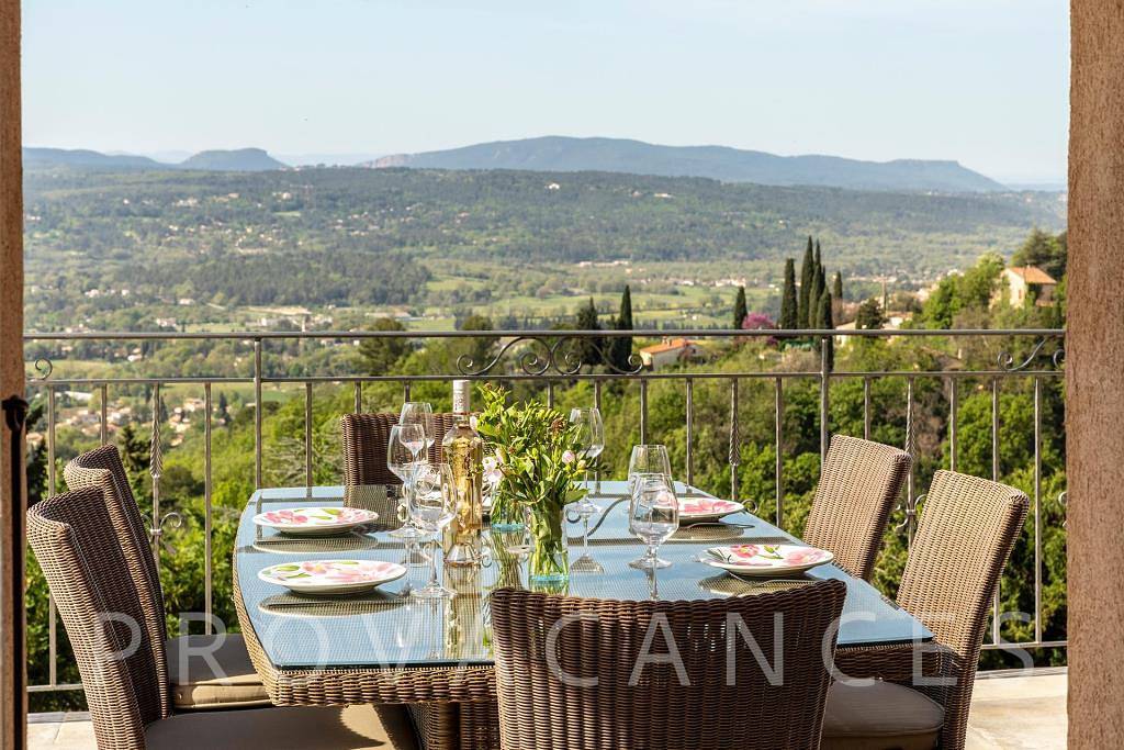 Schönes Ferienhaus mit beheizter Pool und Blick in Montauroux in Montauroux, Draguignan Region
