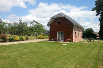 Gîte pour 8 personnes, avec jacuzzi et jardin à La Cerlangue