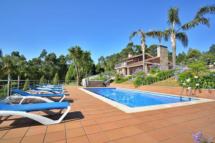 Chalet para 10 personas, con Balcón y Jacuzzi además de Terraza y Jardín en Meis