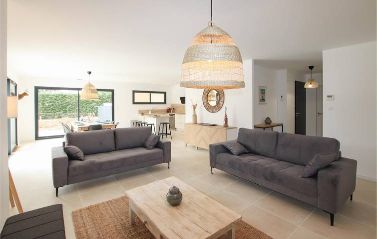 Location de vacances pour 8 personnes, avec piscine ainsi que jardin et terrasse à La Bégude-de-Mazenc - 3