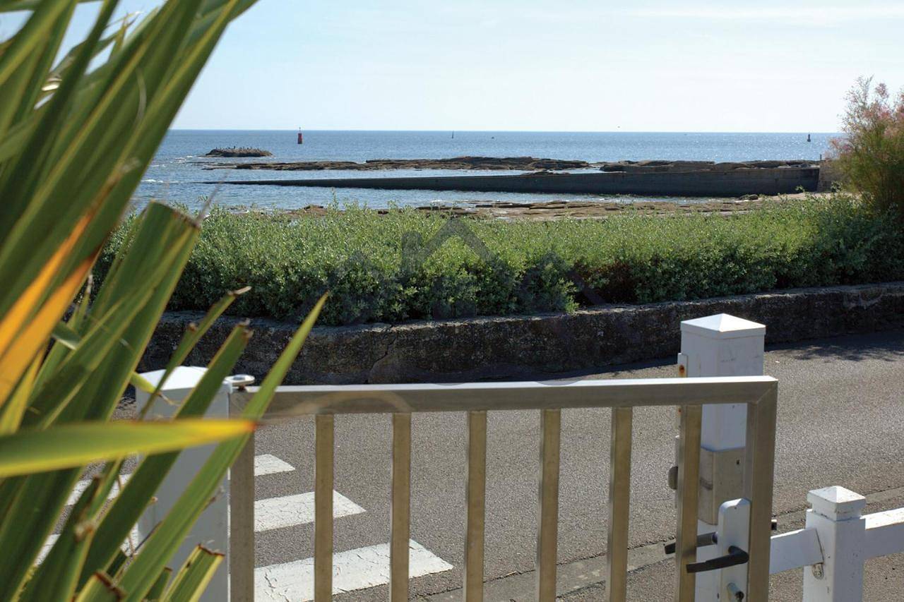Localise - Maison E2 au Guilvinec - A 20m de la mer avec jardin et piscine - Tout à pied, plage, port, centre commerces, marché - Wifi inclus - Vue mer de la chambre - Animaux bienvenus - Linge de lit inclus in Guilvinec, Quimper und Umgebung