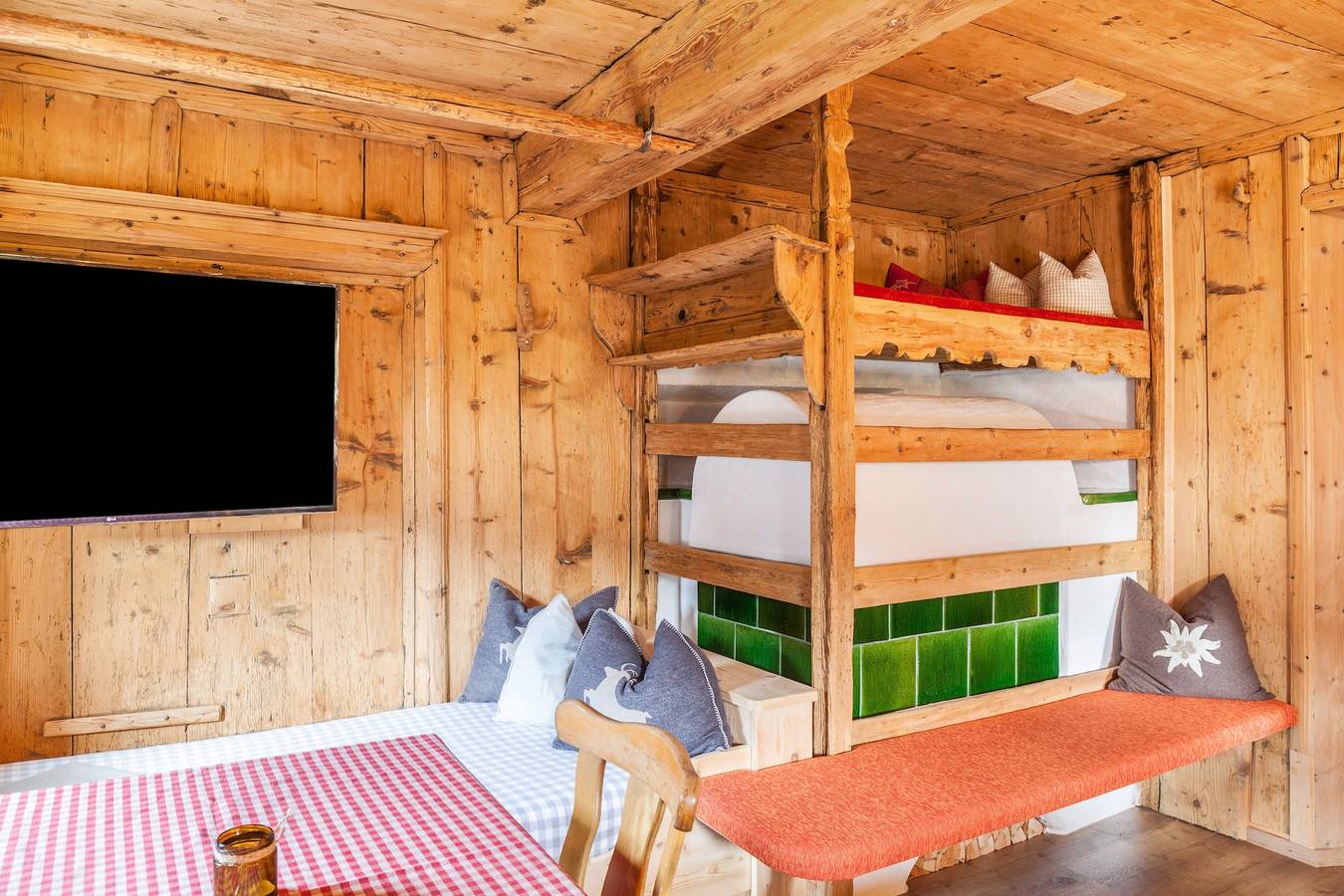 Ferienhaus Neuhaus Alm mit Bergblick, offener Terrasse und Wlan in Gerlosberg, Bezirk Schwaz