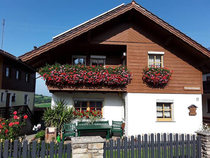 Ferienwohnung für 2 Personen, mit Balkon und Balkon/Terrasse sowie Garten in Lam