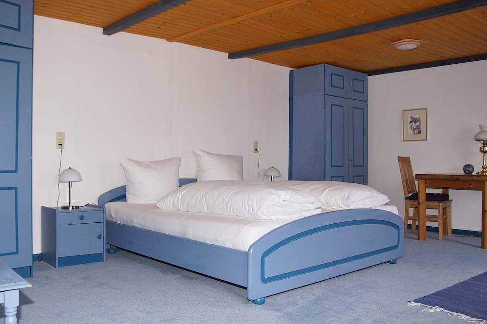 Ganze Wohnung, Holidays by the sea in a historic thatched house: Wifi, 2 Smart Tvs, sauna from 2022 in Geltinger Birk, Pommerby