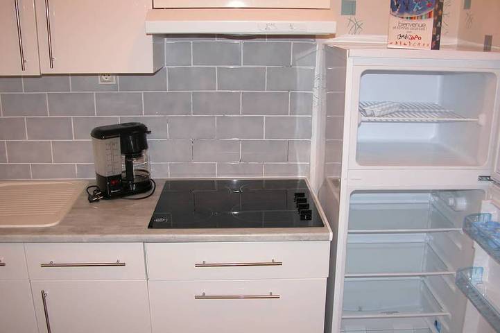 Appartement entier, Beau studio au Rdc de plein pied face aux thermes in Néris-les-Bains, Région de Montluçon