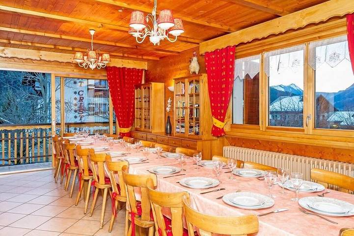 Chalet pour 20 personnes, avec balcon ainsi que jacuzzi et sauna, animaux acceptés